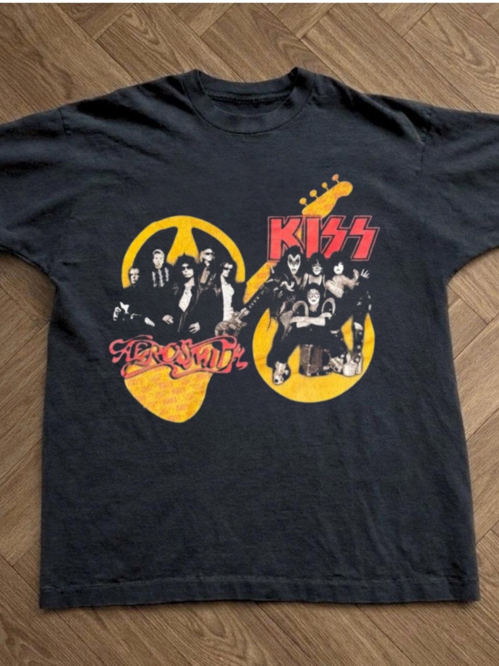 Gildan Black Graphic Tee with Yellow & Red Kiss/Aerosmith Design